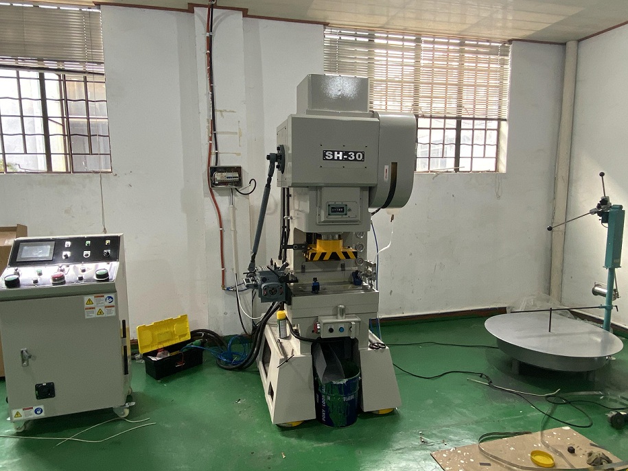 滾輪送料機，平面放料架搭配高速沖床